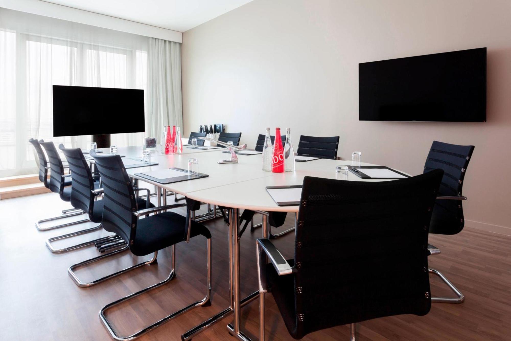 Ac Hotel By Marriott Paris Le Bourget Airport Dugny Экстерьер фото