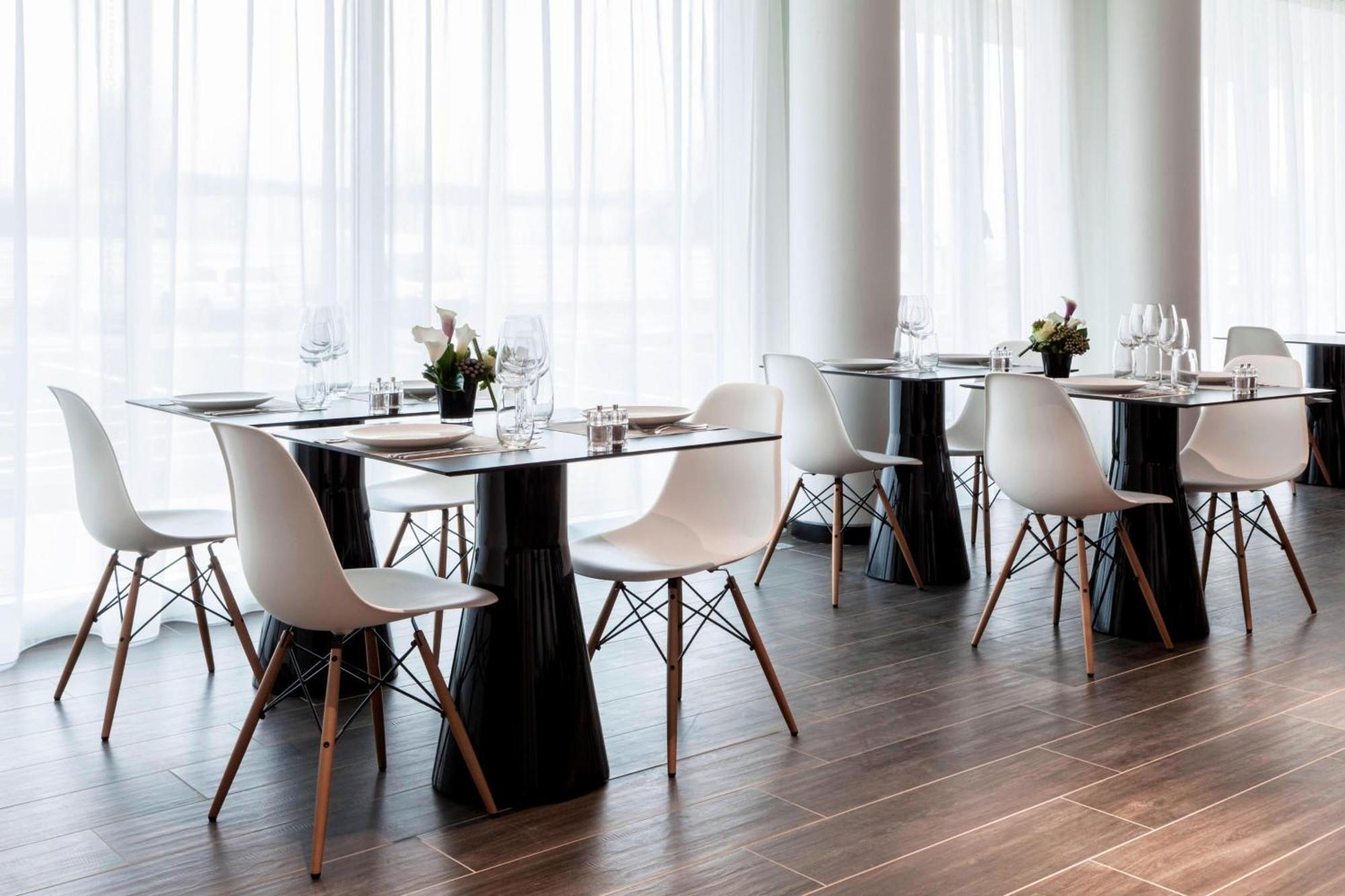 Ac Hotel By Marriott Paris Le Bourget Airport Dugny Экстерьер фото