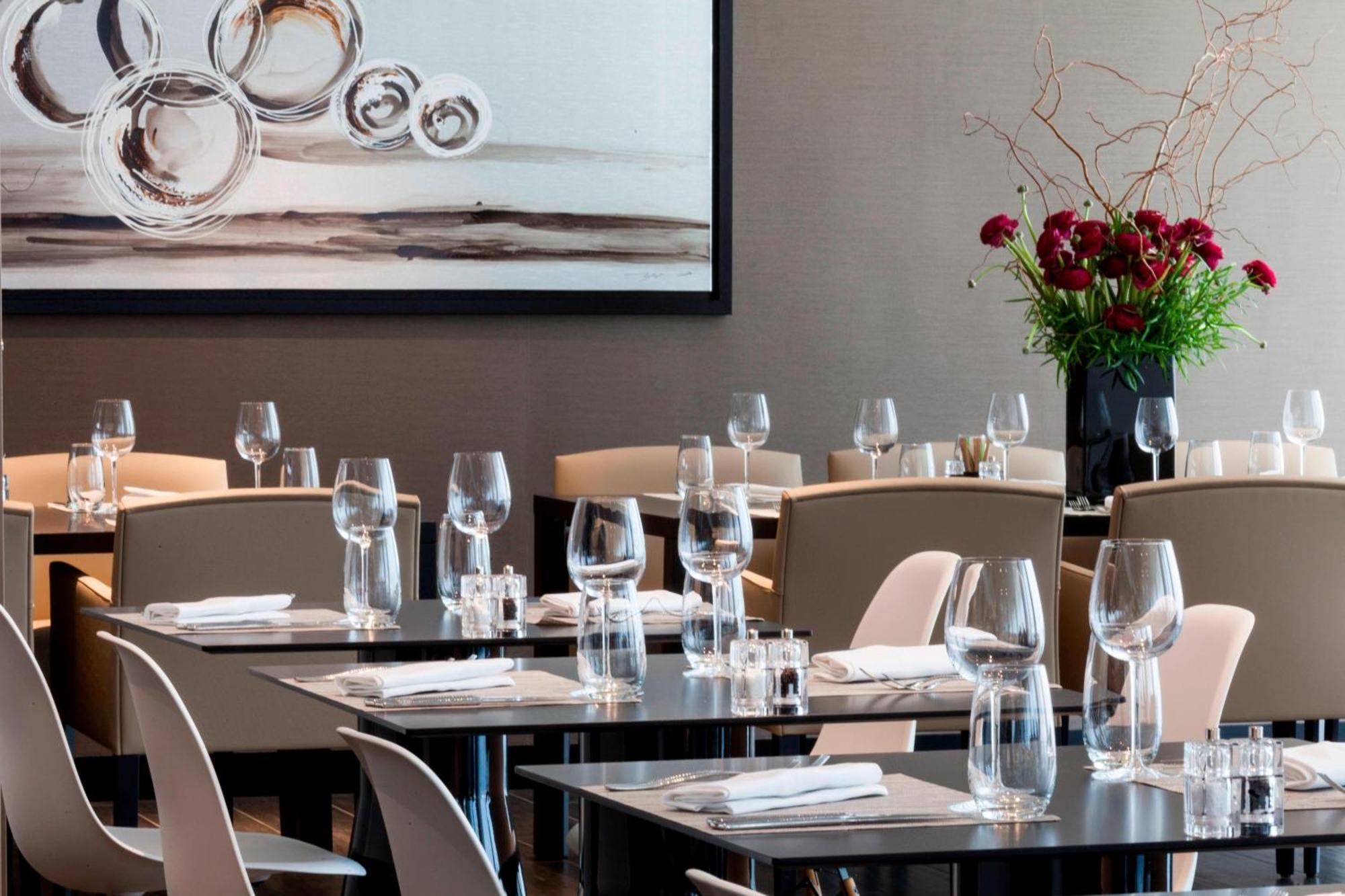 Ac Hotel By Marriott Paris Le Bourget Airport Dugny Экстерьер фото