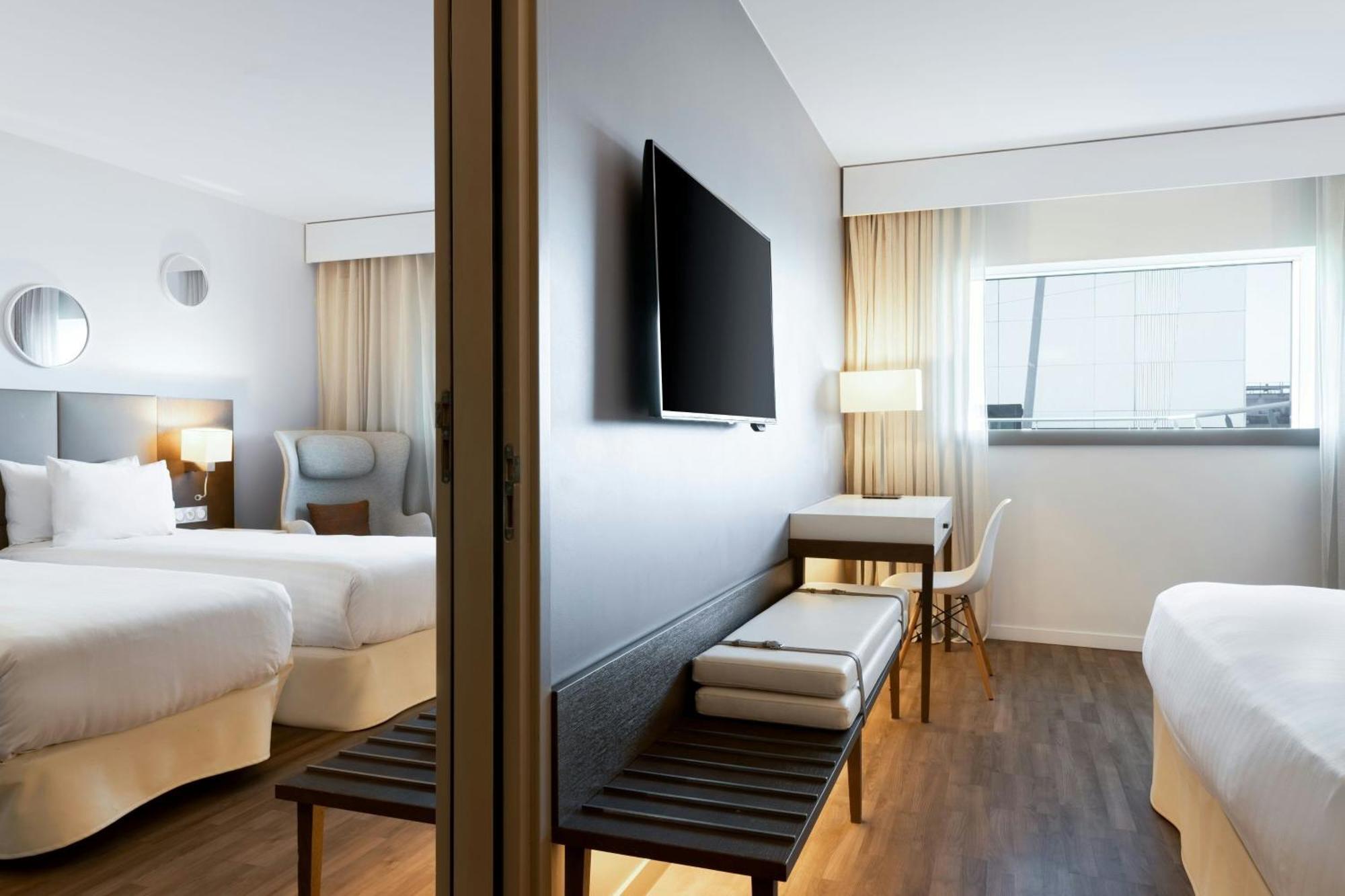 Ac Hotel By Marriott Paris Le Bourget Airport Dugny Экстерьер фото