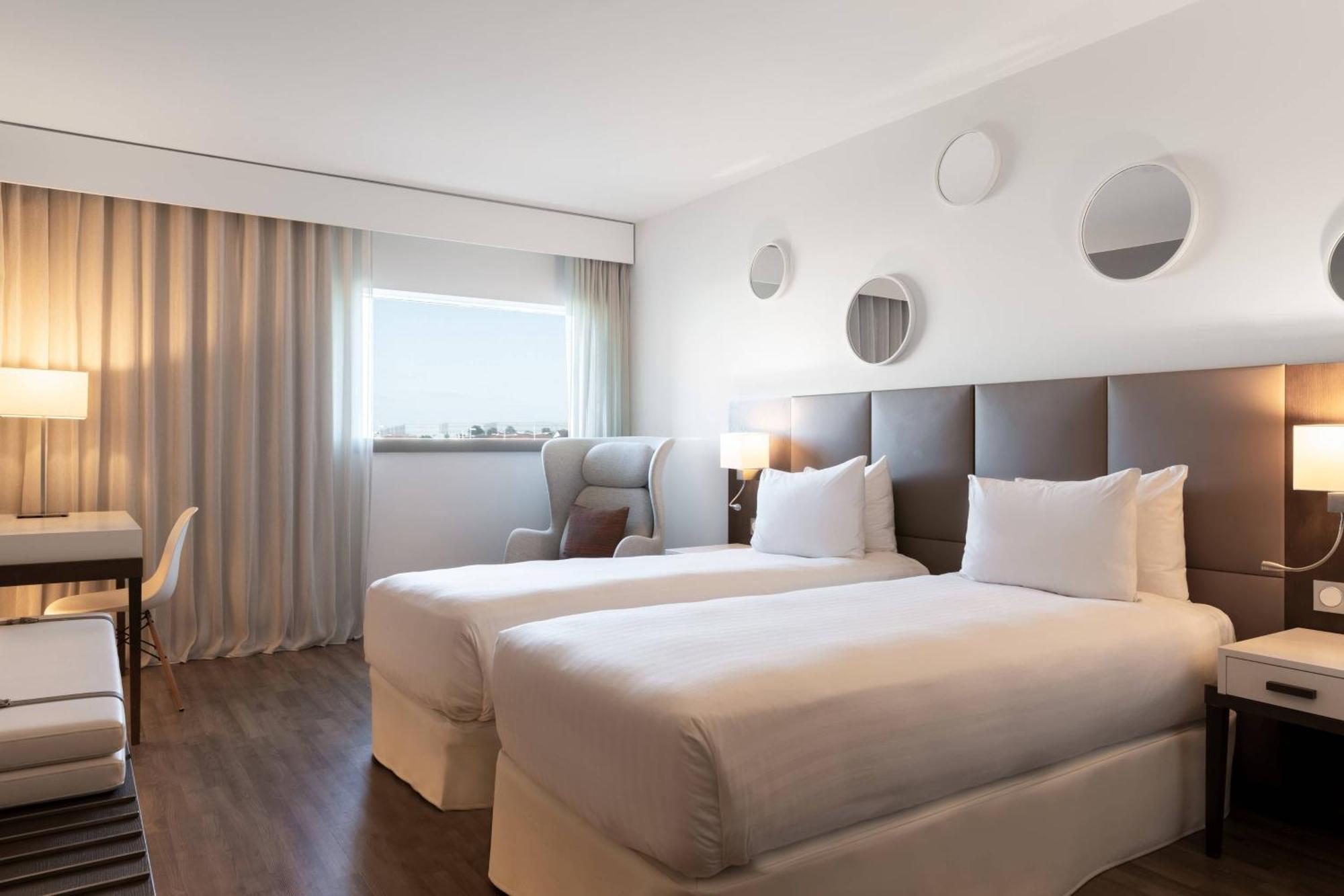 Ac Hotel By Marriott Paris Le Bourget Airport Dugny Экстерьер фото