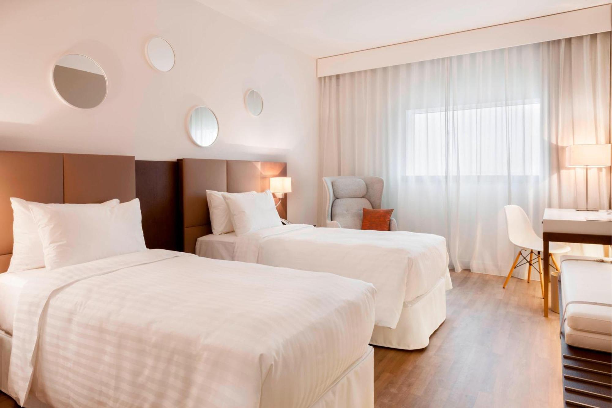 Ac Hotel By Marriott Paris Le Bourget Airport Dugny Экстерьер фото